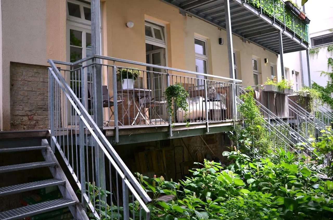 Central Vienna Apartment With Garden View