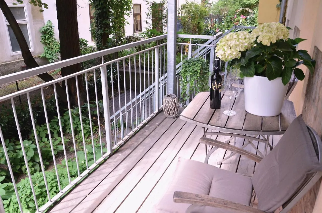 Central Vienna Apartment With Garden View