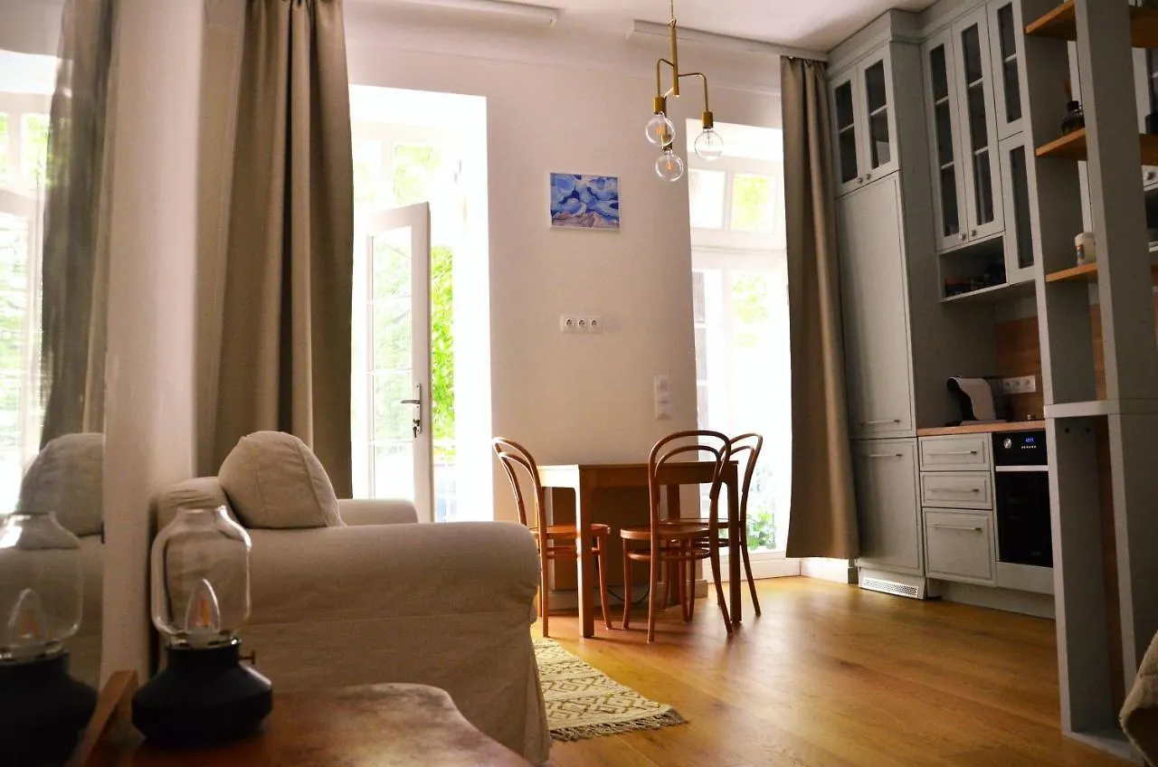 Central Vienna Apartment With Garden View