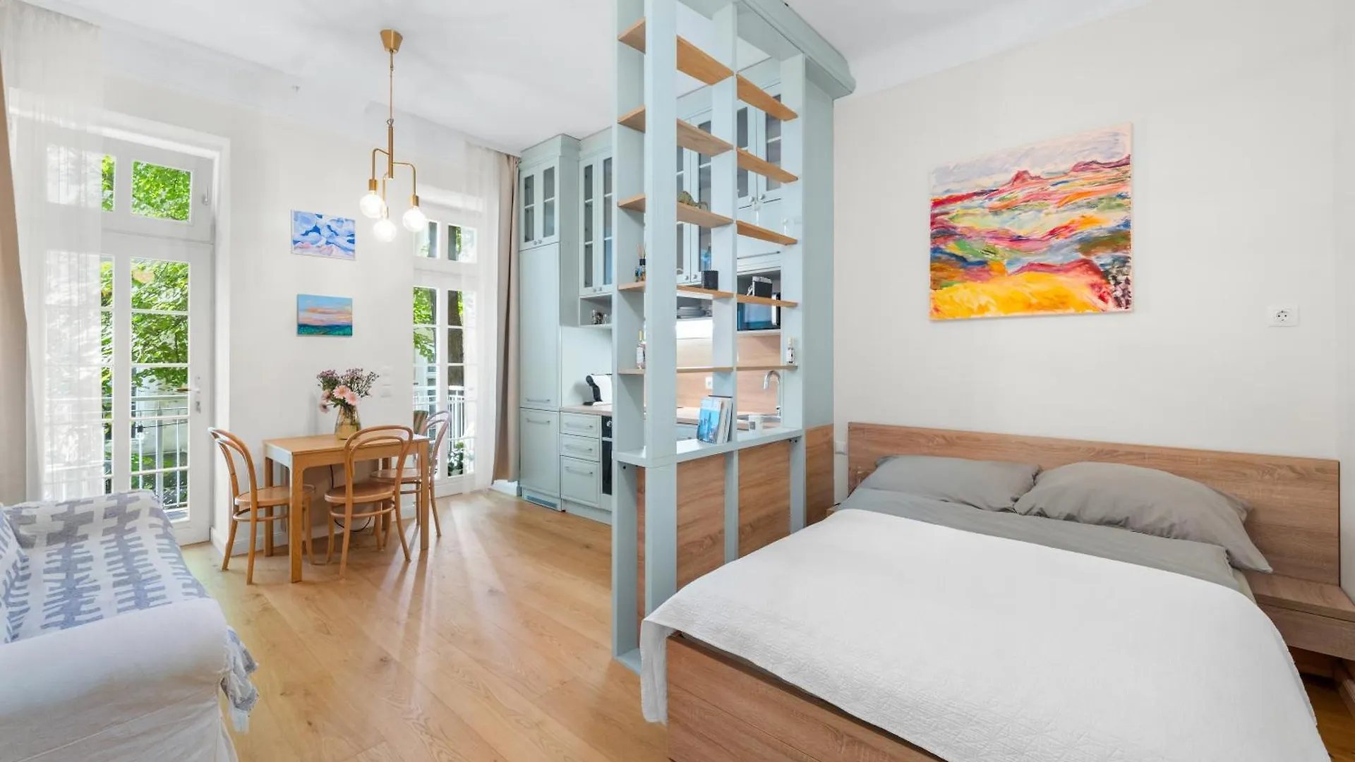 Central Vienna Apartment With Garden View