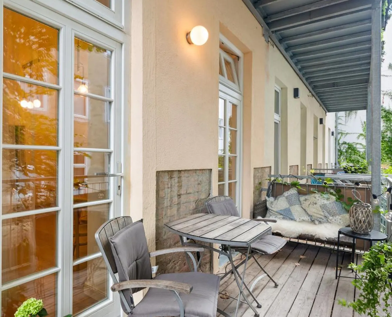 Central Vienna Apartment With Garden View